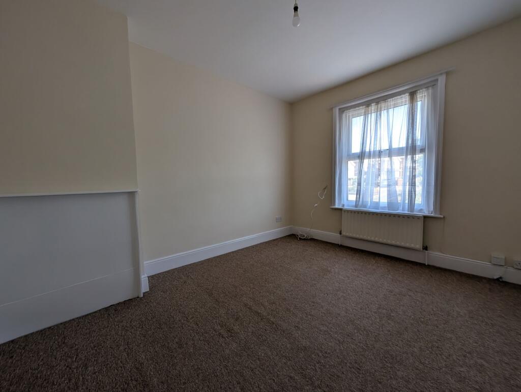 House in Southampton - More