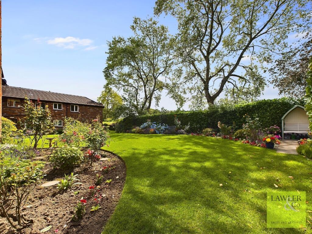 1-bed flat on Cedarwood, Legh Close, Poynton, Stockport, Cheshire, SK12 1JW, £150,000