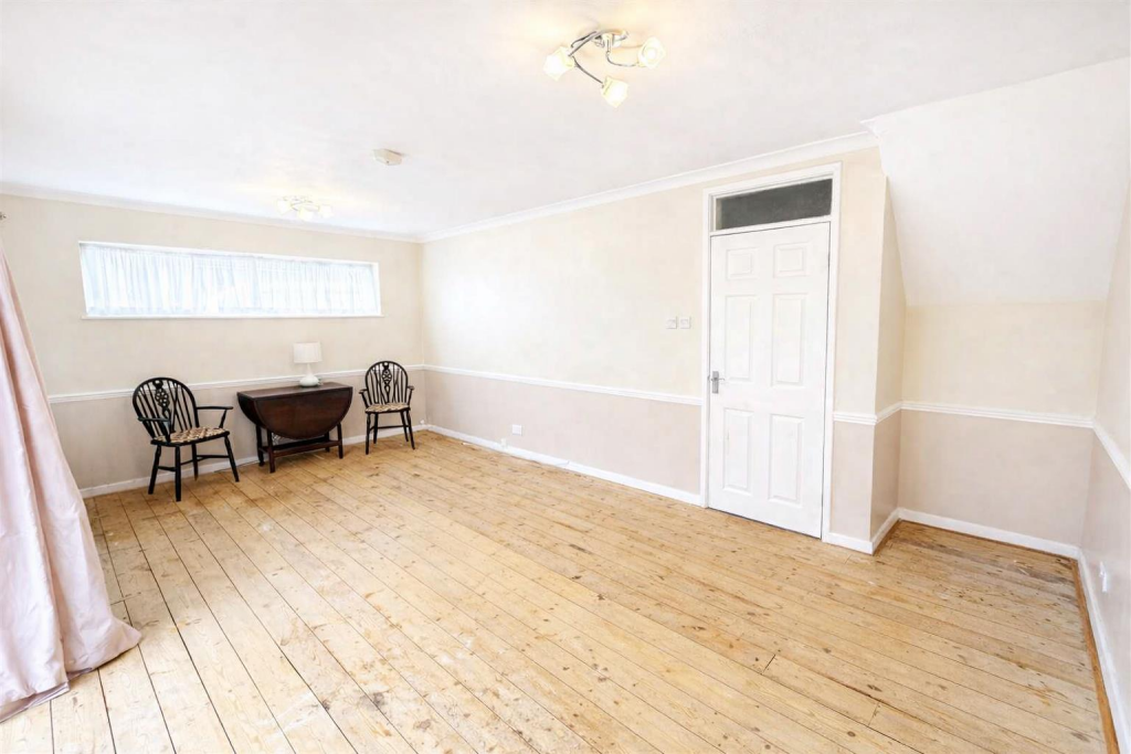 House in Dunstable, Beecroft, Central Bedfordshire - View 4