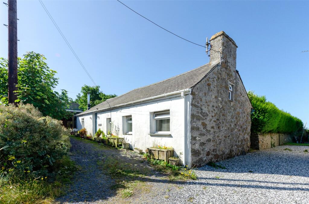 3-bed bungalow on Rhydwyn, Holyhead, Isle of Anglesey, LL65, £275,000