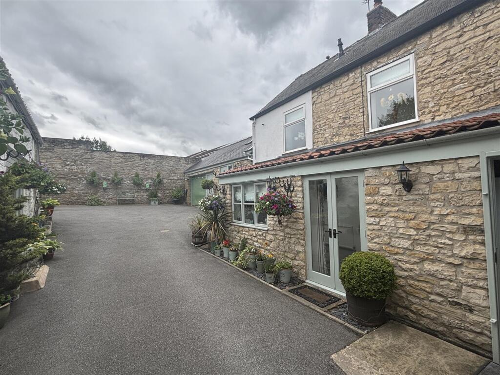 House, Monk Fryston, North Yorkshire photo 2