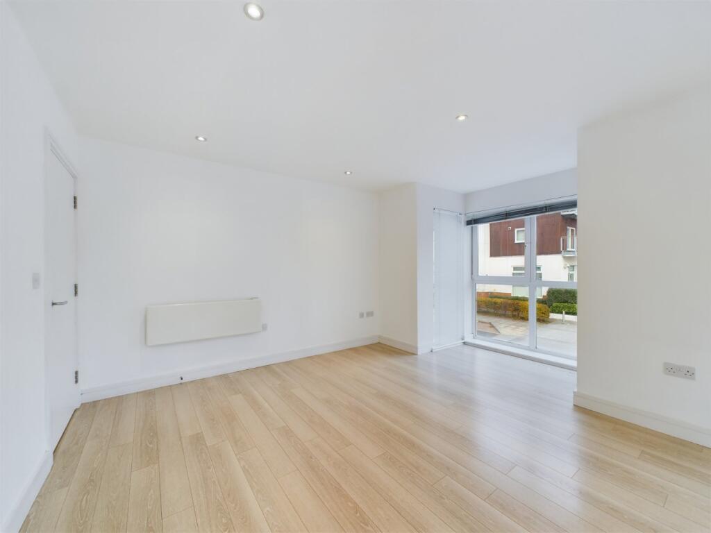 Apartment in Reading - View 3