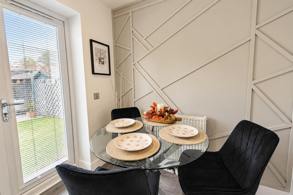 House in Hull - View 5