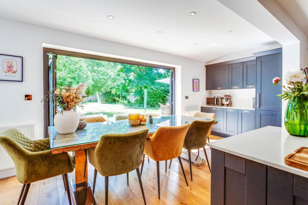 House in Reading, Caversham Heights - More