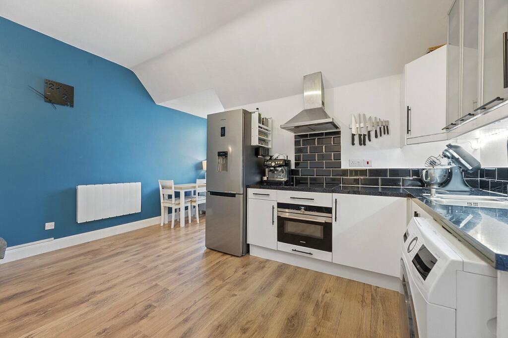 Apartment in Sutton - View 3
