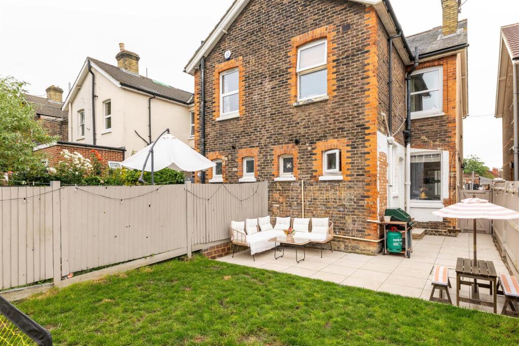 House in Redhill, Earlswood - View 3