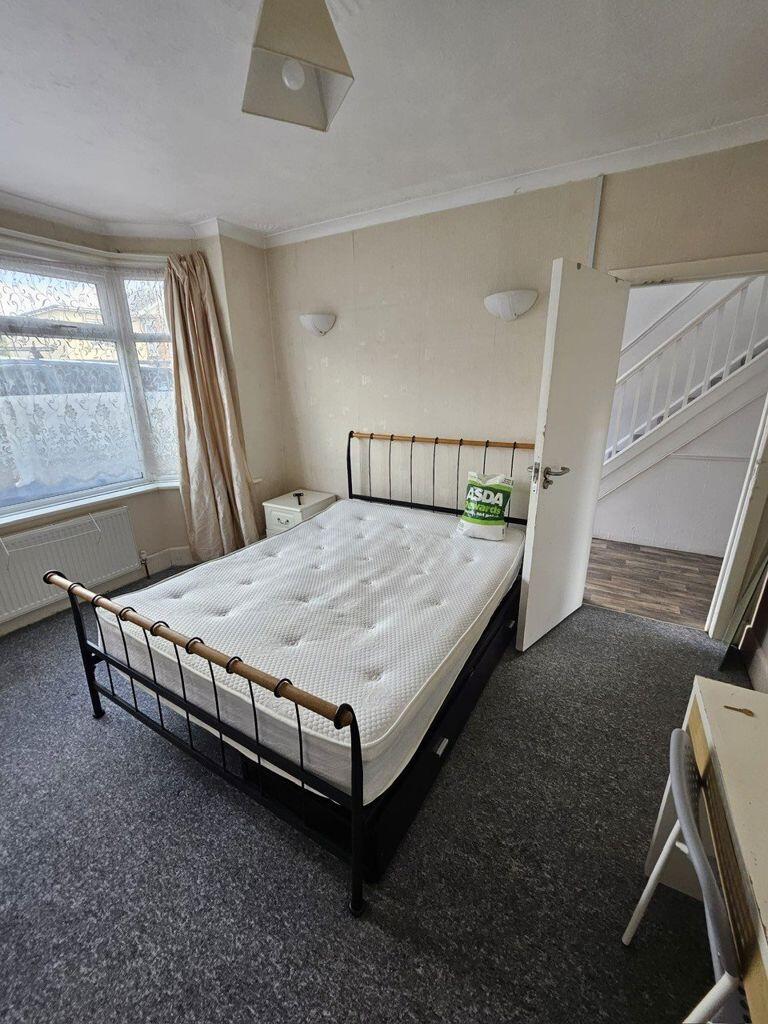 Additional image 5 of Student Five Double Bedrooms, Redhill (P05494)