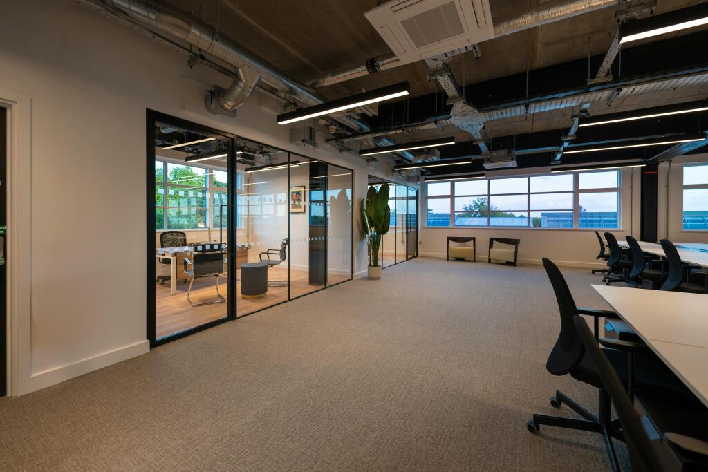 EALING_6994_I-BLOCK-OFFICE-END-02.jpg