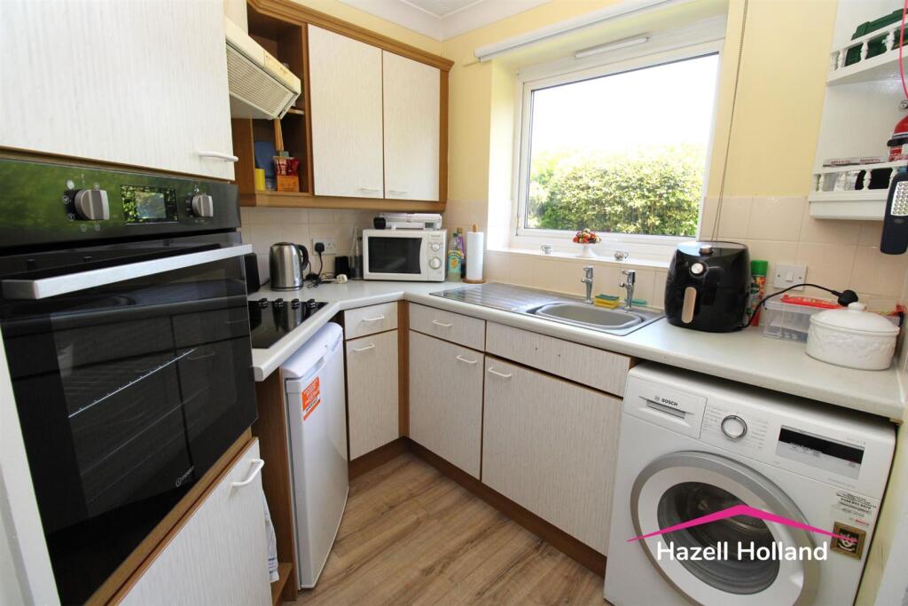 Apartment in Swanley, White Oak - View 4