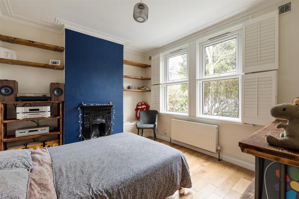 Apartment in London - More