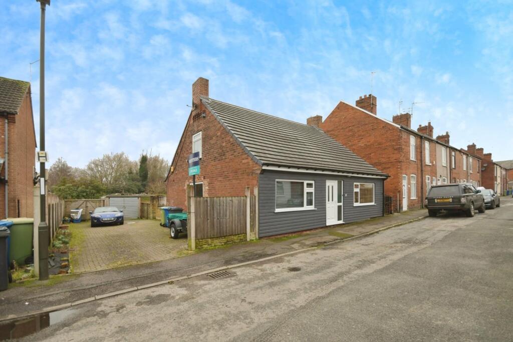 Main image of property: Hawthorne Street, Chesterfield, S40 2EG