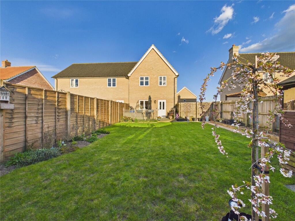 Forrester Road, Mistley, Manningtree, Essex, CO11 photo 3
