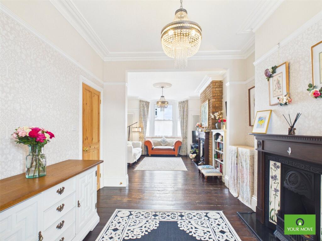 House in London, Gidea Park - View 5