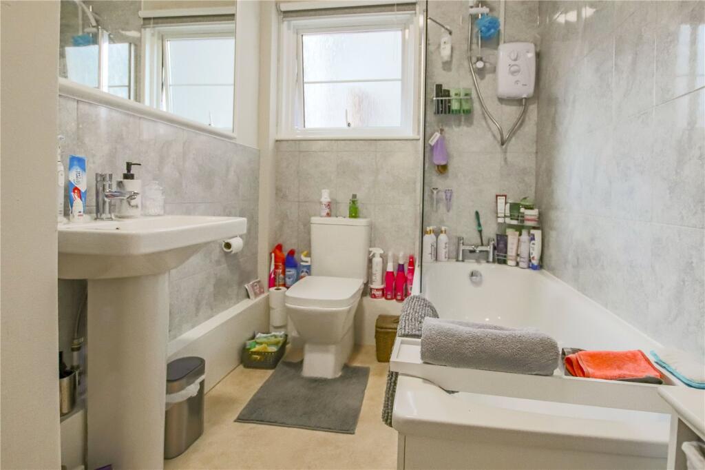 Apartment in Sunningdale, Windsor and Maidenhead - More