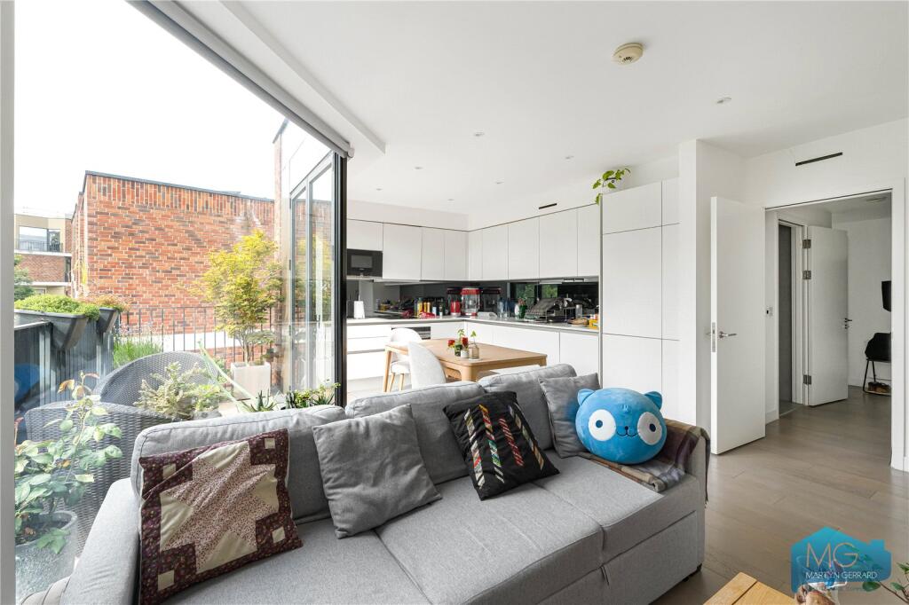 Pinnacle Close, London, N10 - View 3