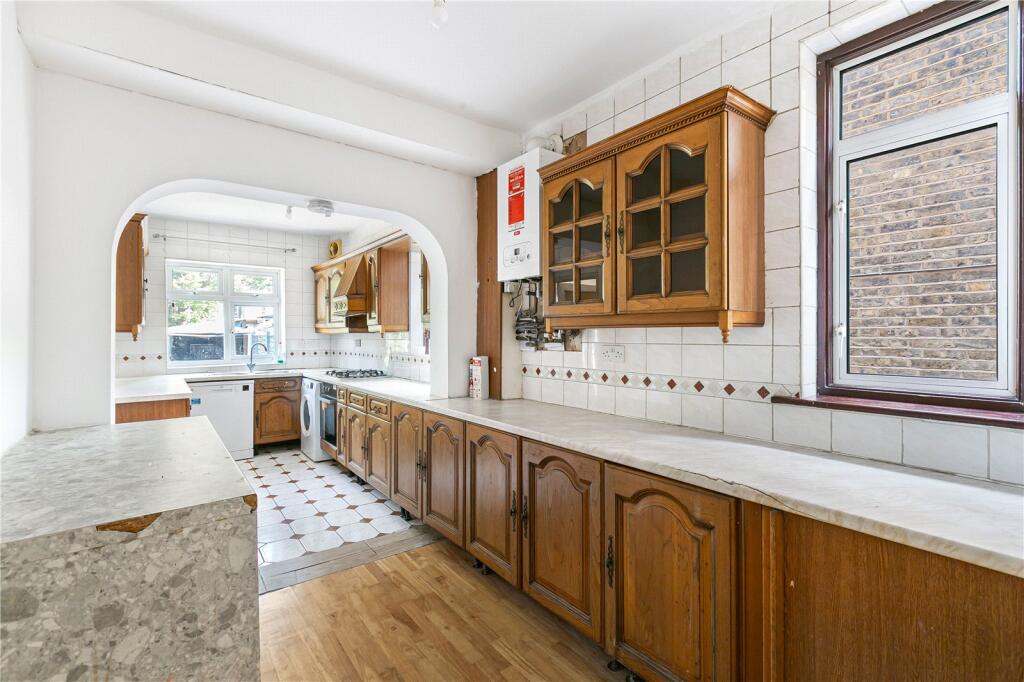 Hanworth Road, Hounslow, TW4 photo 3