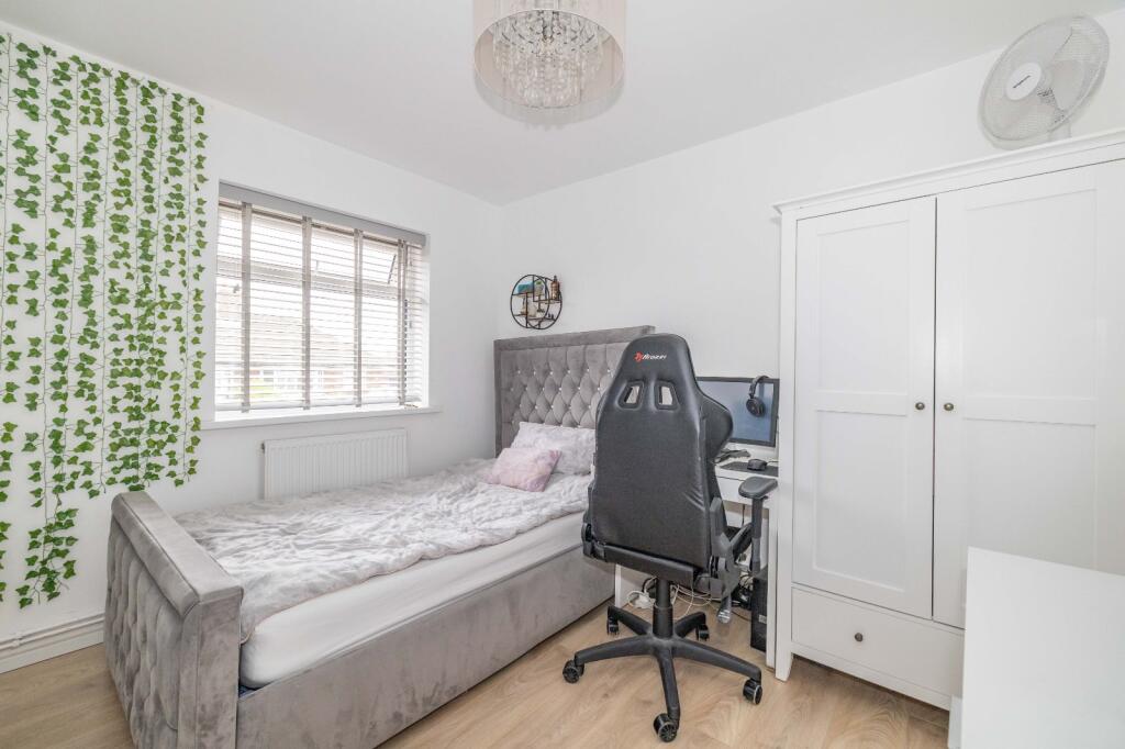 House in Ashford, Bybrook, Kennington - More