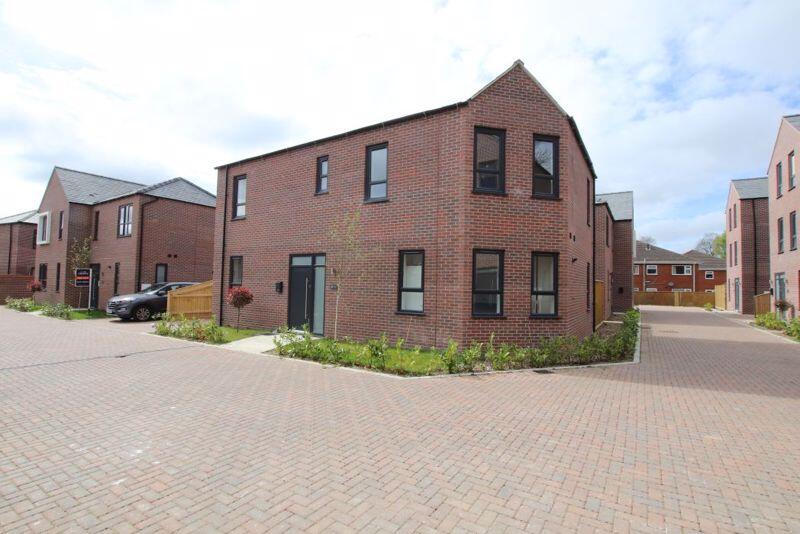 4-bed detached on The Sycamore, The Glade, College Street, Grimsby , £315,000