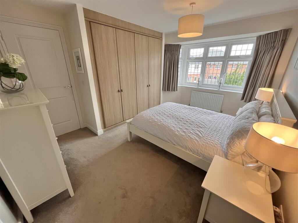 Lincoln Close, Woodford, Stockport photo 4