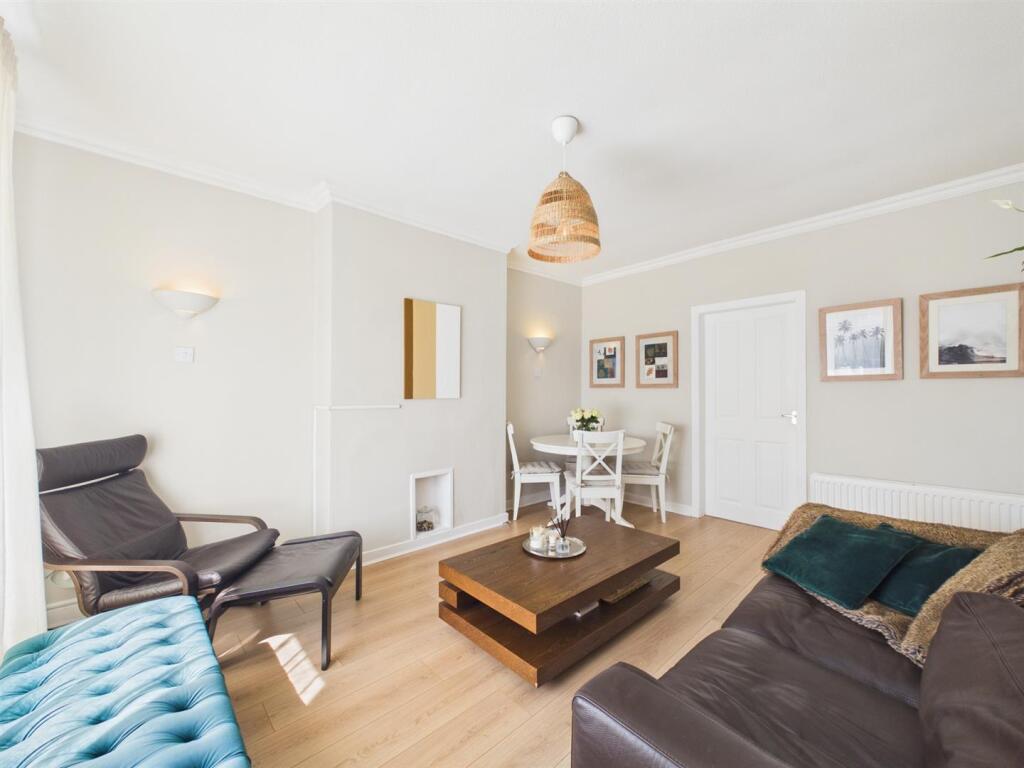 Apartment in Glasgow, Low Knightswood, Knightswood - More