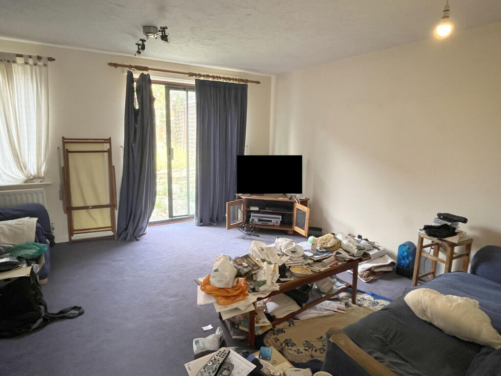 Courtney Close, Stonehills, Tewkesbury, GL20 photo 3