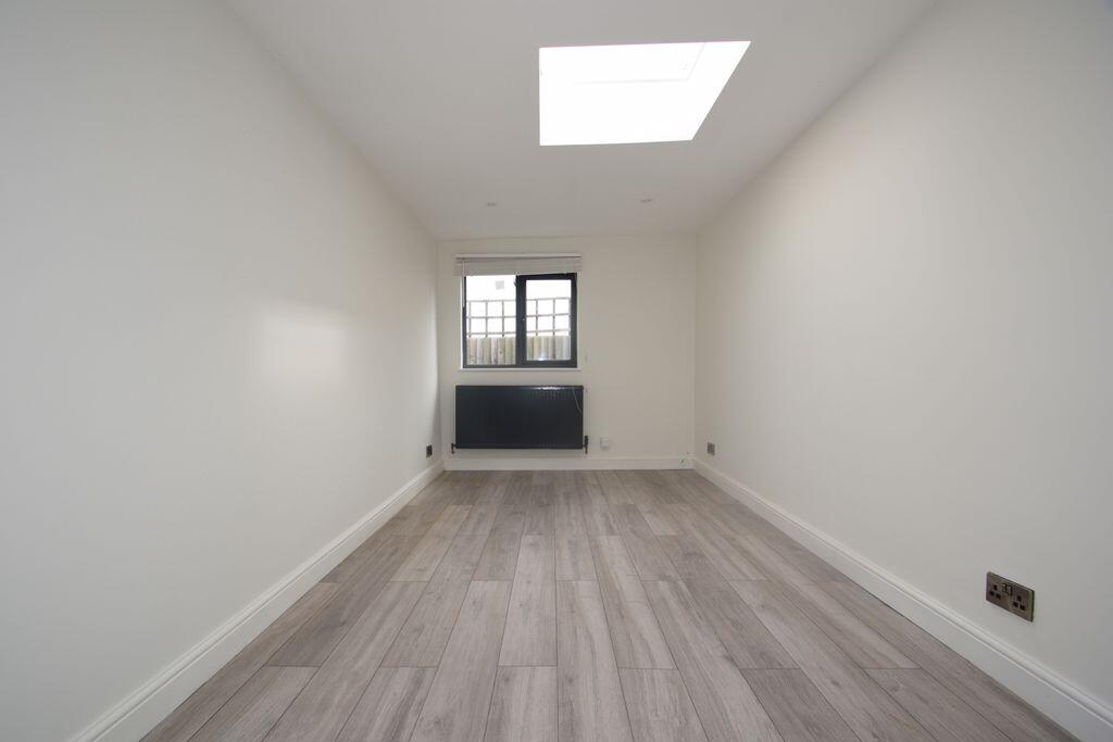 House in London, Wimbledon Park - More