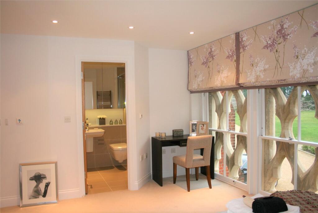 Apartment in Eastbourne, East Sussex - View 5
