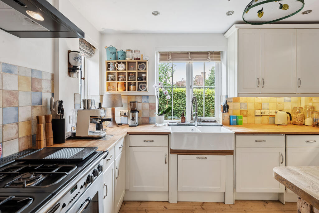 House in Dacorum, Tower Hill, Chipperfield - View 3