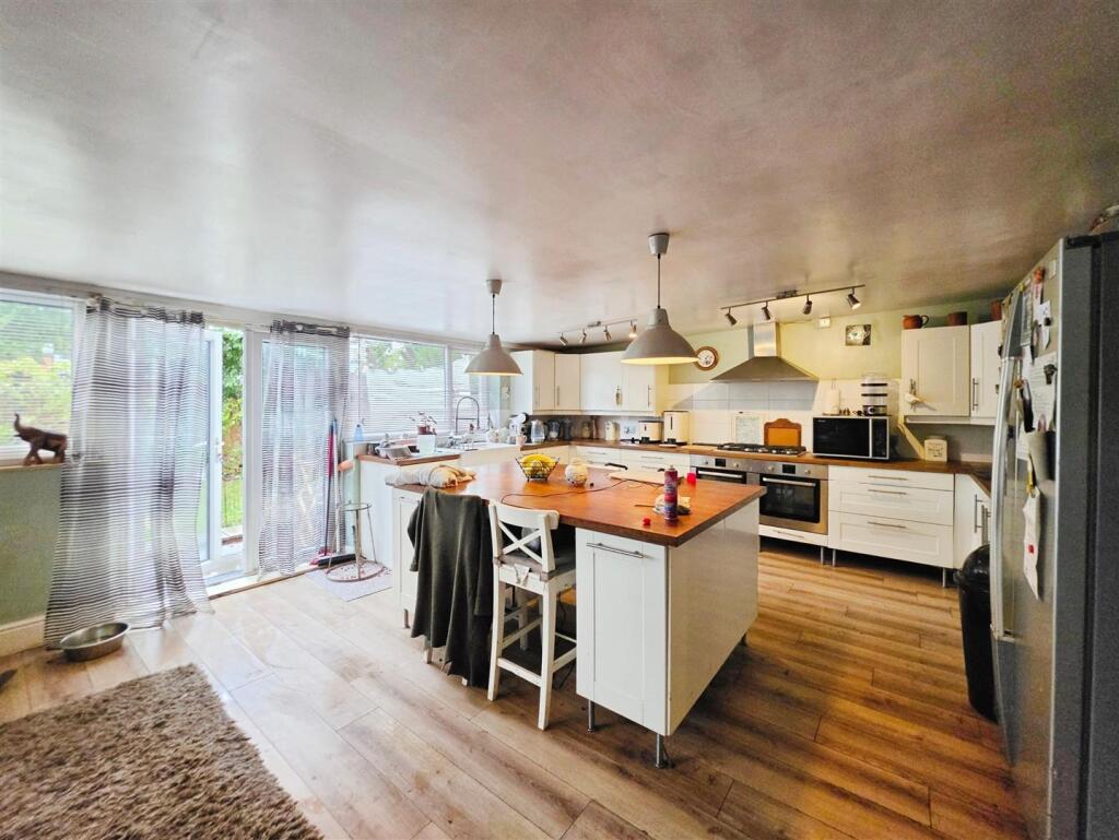 House in Stoke-on-Trent - View 3