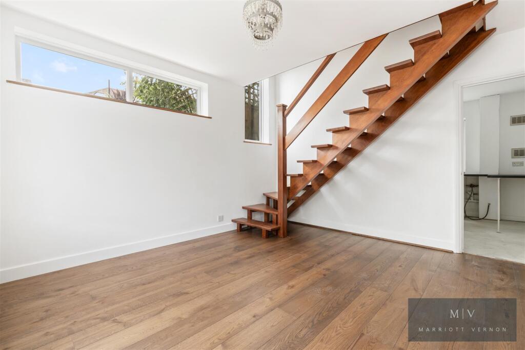 Pollards Wood Road, Norbury, London photo 3