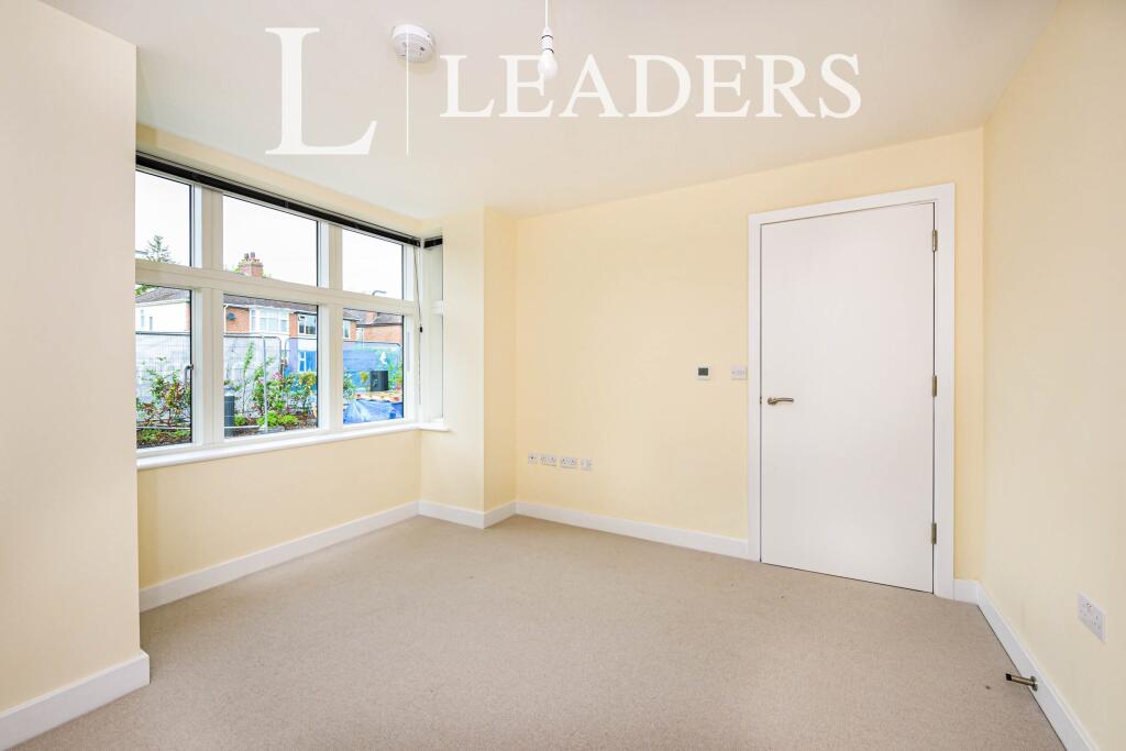 Apartment in Cambridge, Cherry Hinton - View 5