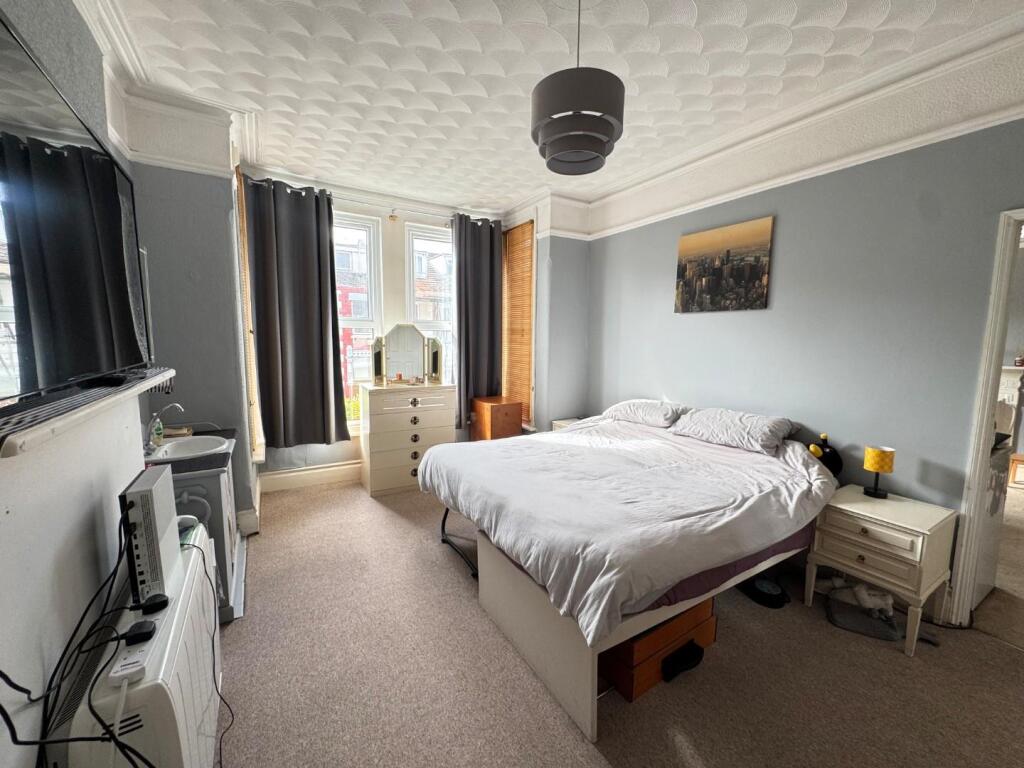 House in Portsmouth - More