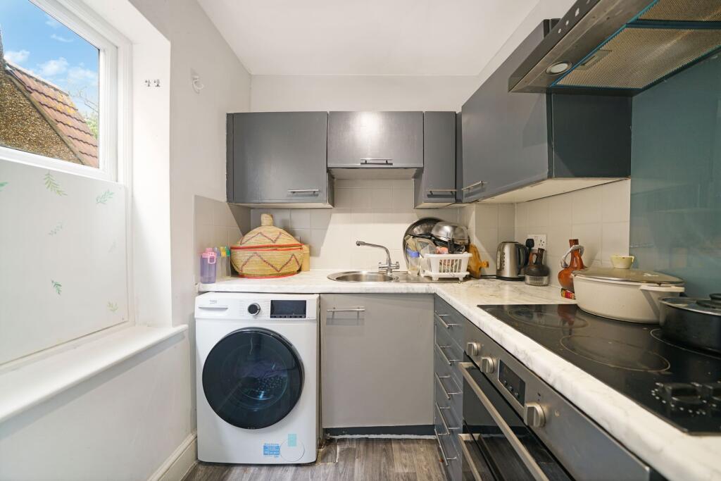 Apartment in Croydon - More