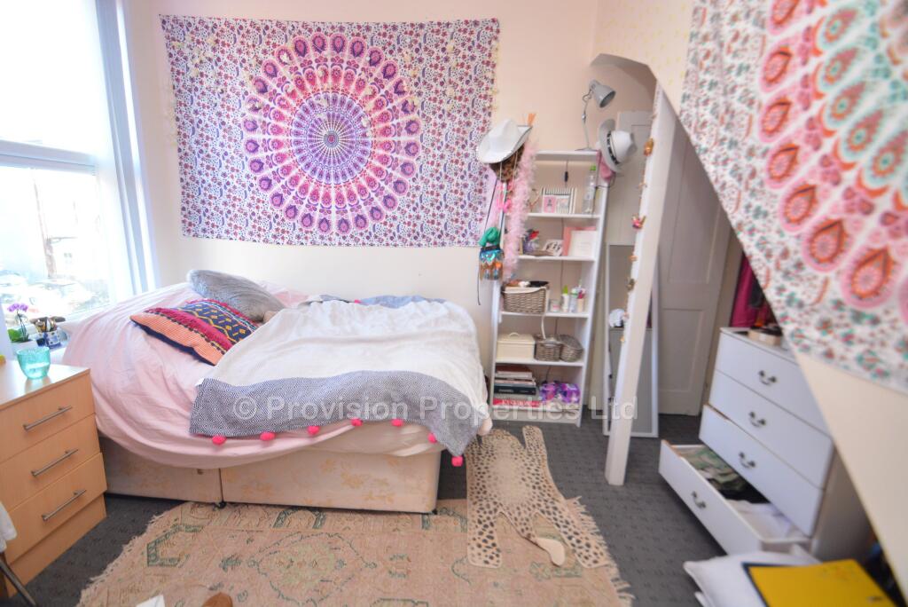 6 bedroom terraced house for rent