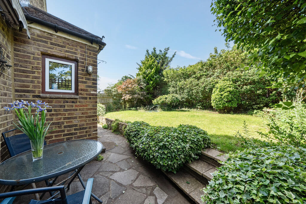 House in Guildford, Normandy - View 3