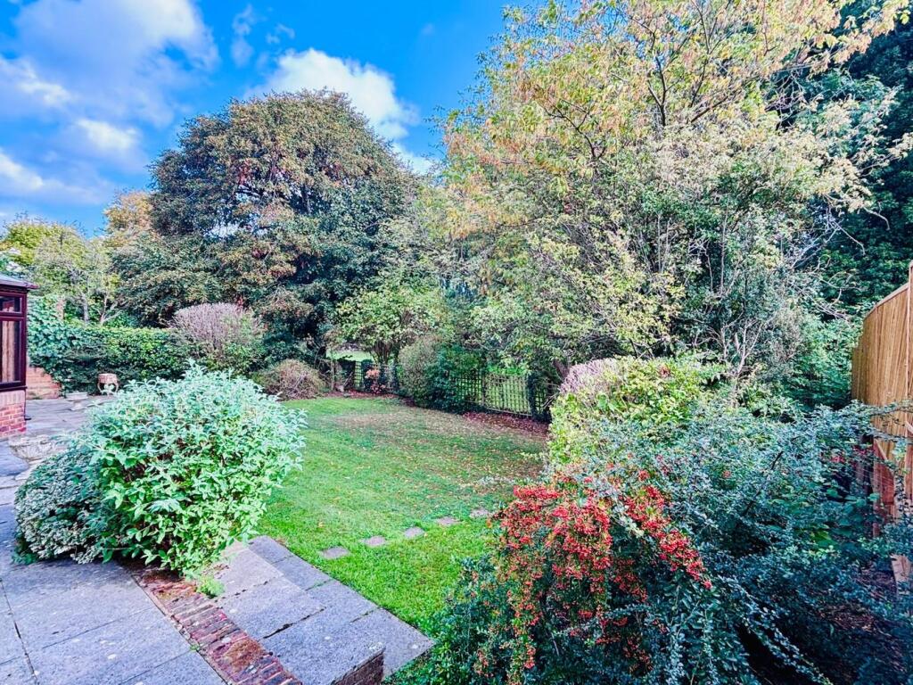 House in Slough, Chalfont St Peter - View 4