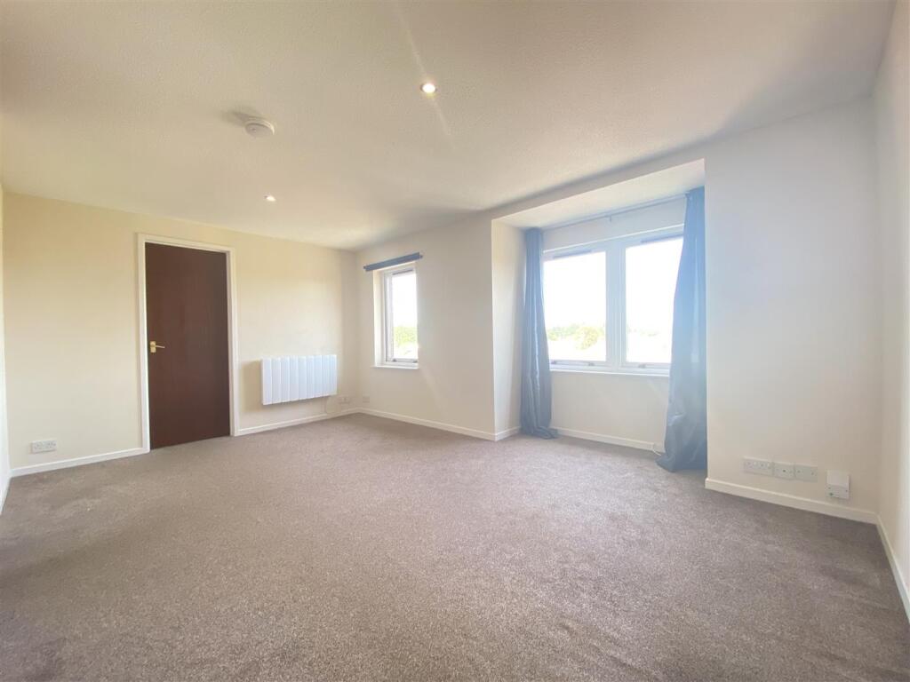 Apartment in Perth - View 4