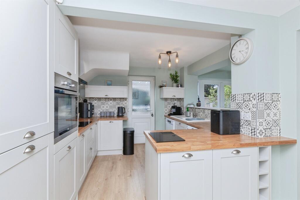 House in Whetstone - View 5