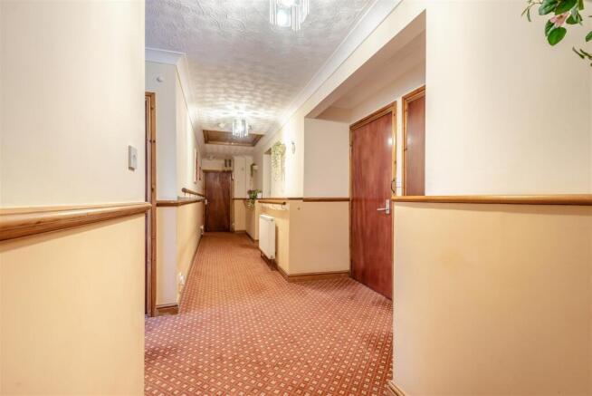 8672402-interior39.jpg