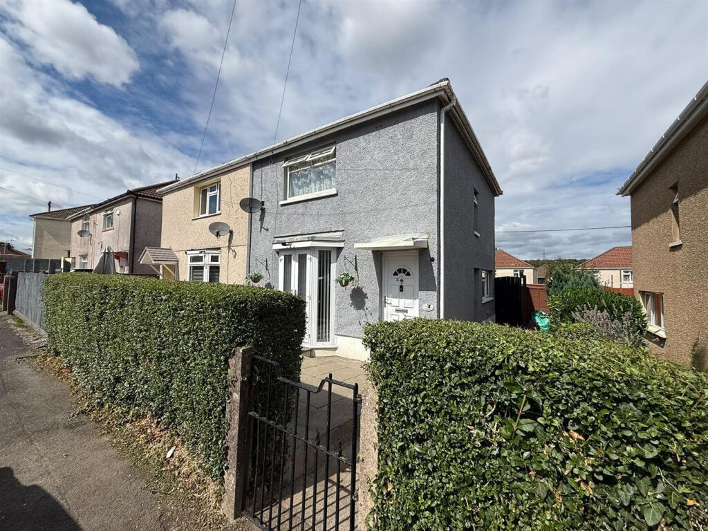 3-bed semi-detached on Trenant, Hirwaun, Aberdare, £174,995