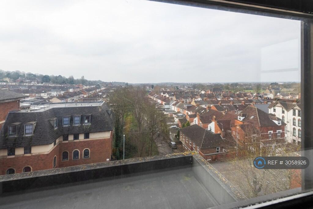 Apartment in Swindon - More