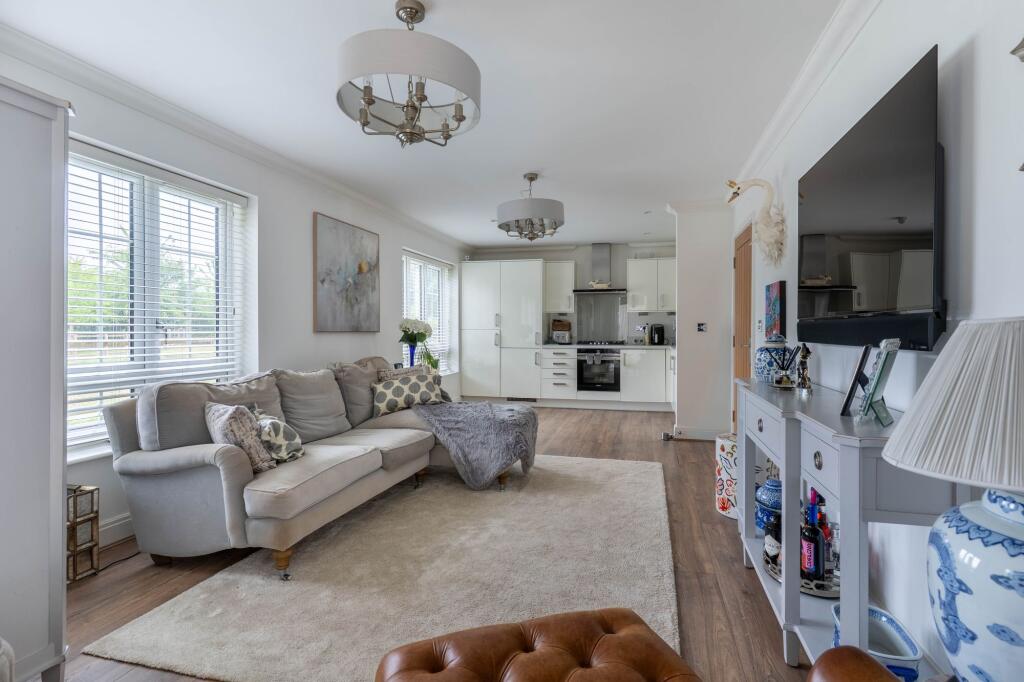 Butterwick Close, Barnt Green, B45 photo 2