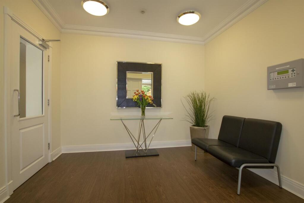 Apartment in Redhill - View 4