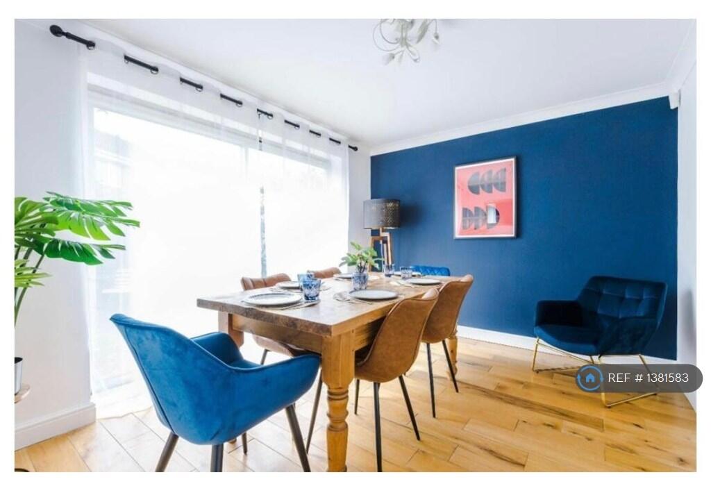 House in Nuneaton and Bedworth, Warwickshire - View 5