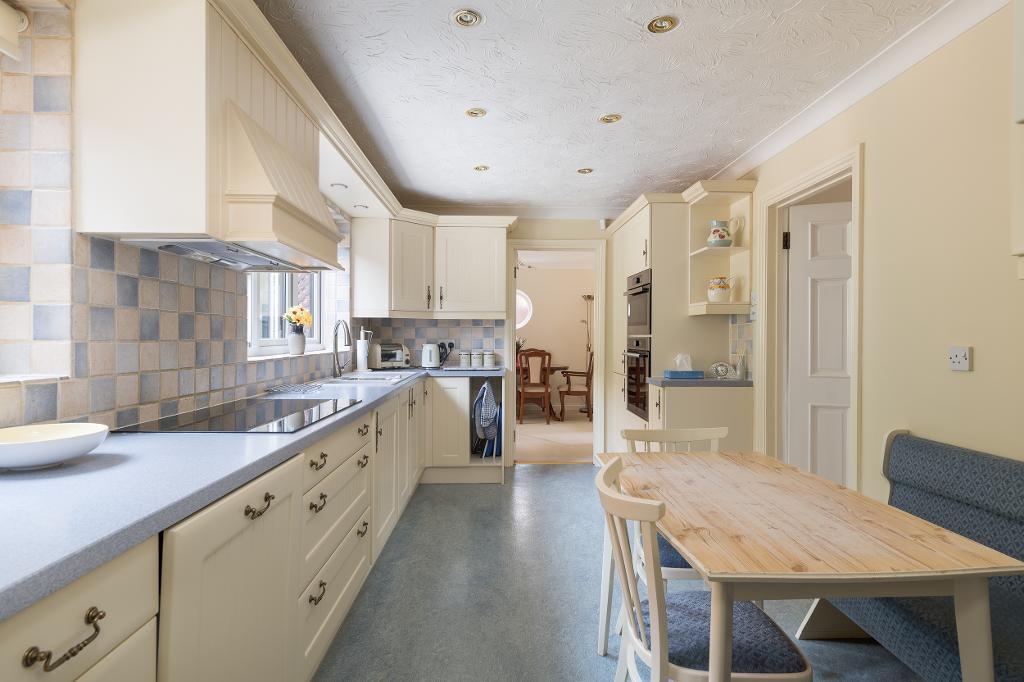 Fosters Lane, Bradwell, Milton Keynes, Buckinghamshire, MK13 9HD photo 4
