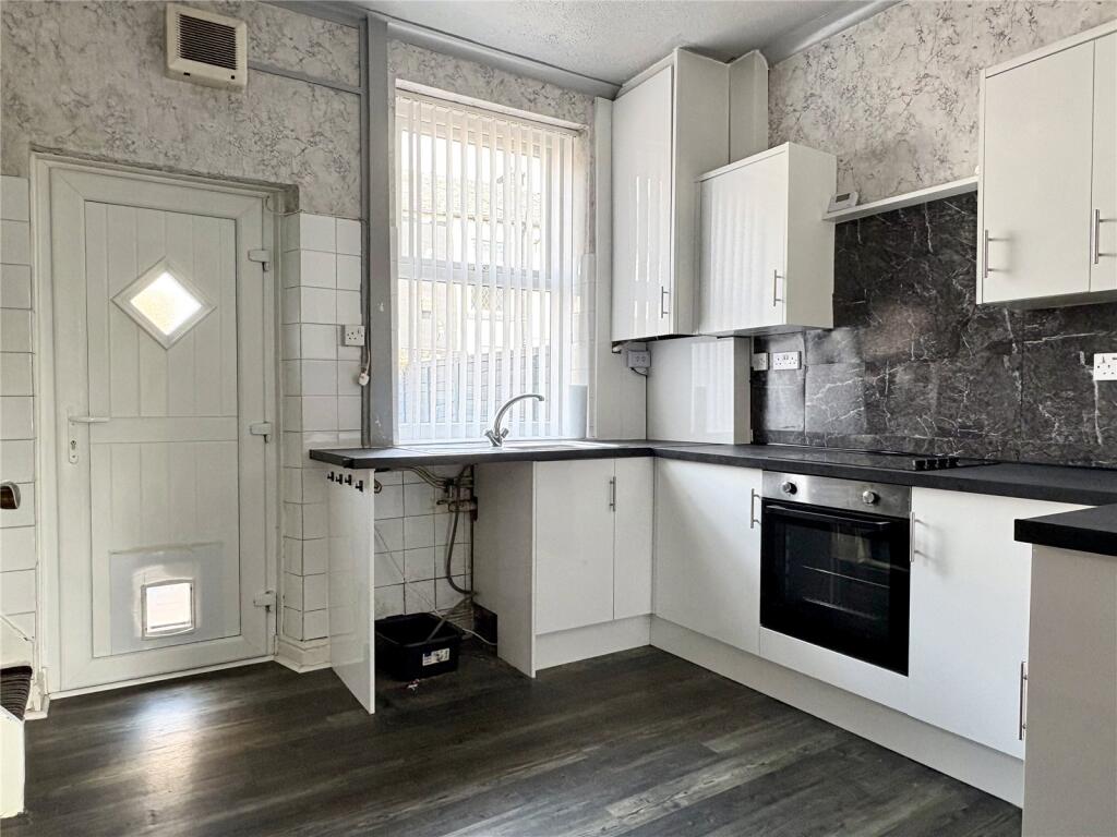 House in Oldham, Greater Manchester - View 3