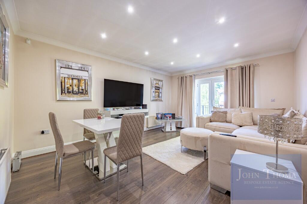 Manor Road, Chigwell, Essex, IG7 photo 2