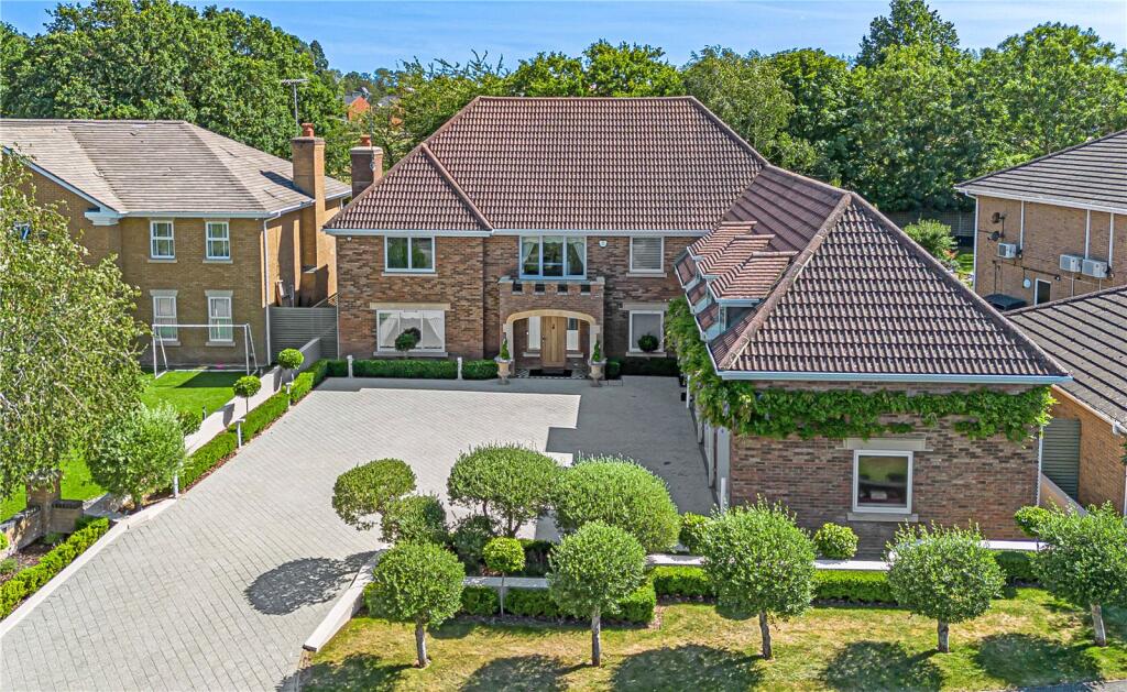 5-bed detached on Turnberry Lane, Collingtree Park, Northampton, Northamptonshire, NN4, £1,375,000