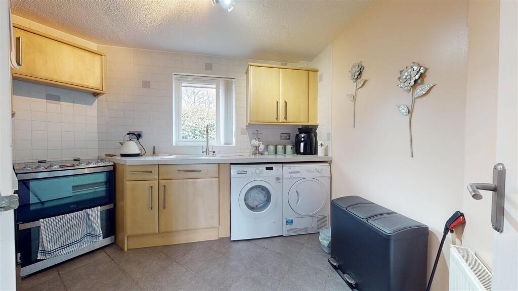 Redding Grove, Crownhill, Milton Keynes photo 3