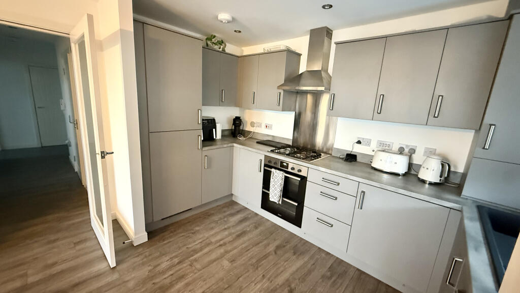 Apartment in Paisley, Renfrewshire - More
